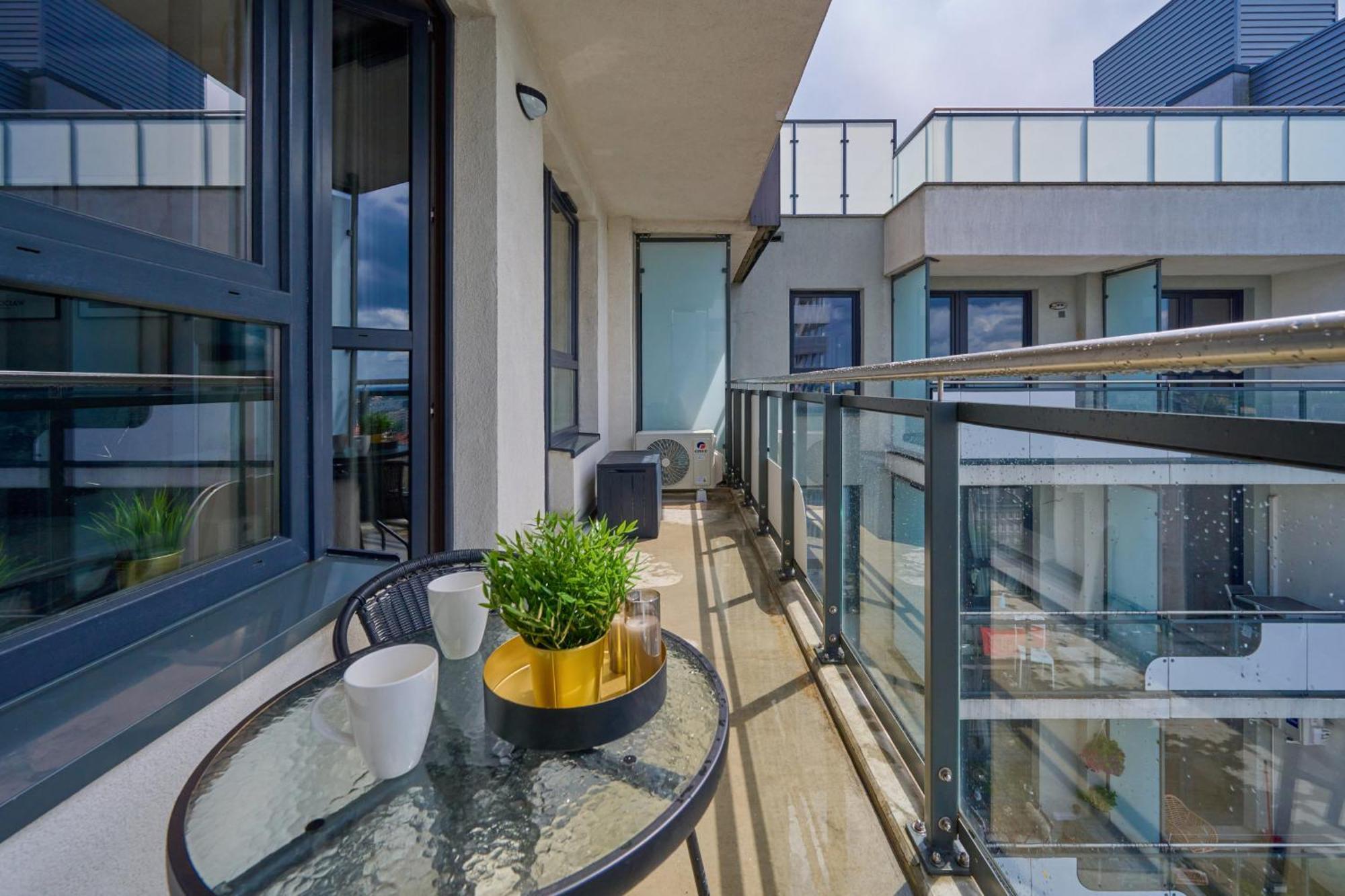 Odra Tower Apartment Center Of Wroclaw By Renters Prestige Exterior foto